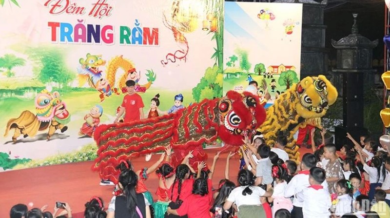 La Fête de la mi-automne destinée aux enfants de la communauté vietnamienne au Laos. Photo: NDEL