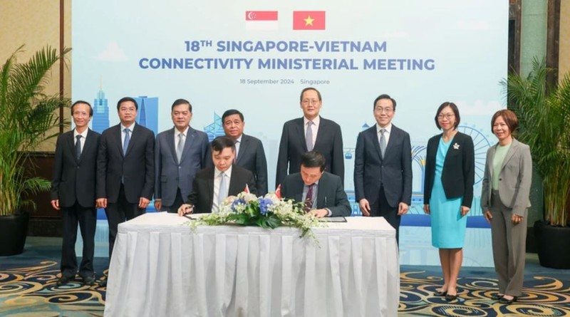 Lors de la 18e Conférence au niveau ministériel sur l’interconnexion économique Vietnam-Singapour. Photo: NDEL