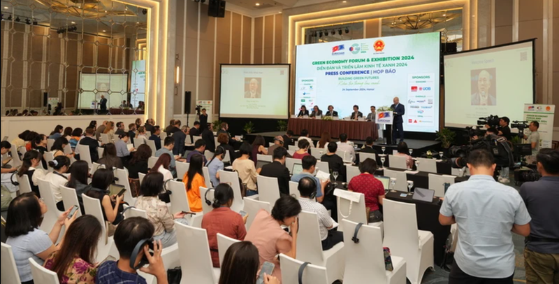 Lors de la conférence de presse sur Forum et Exposition sur l’Économie verte ayant pour thème « Construire un avenir vert ». Photo: NDEL