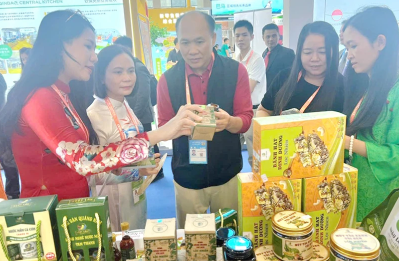 Lors de ces événements, le secteur du tourisme de Quang Nam a organisé des campagnes de promotion, présenté l'image culturelle et touristique, ainsi que les produits locaux OCOP. Photo: NDEL