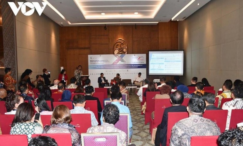 Lors du colloque intitulé « Renforcer les liens commerciaux Vietnam — Indonésie ». Photo: VOV