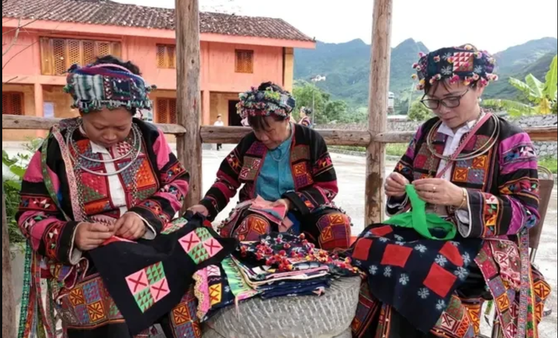 Des femmes de l'ethnie Lô Lô. Photo : VNA.