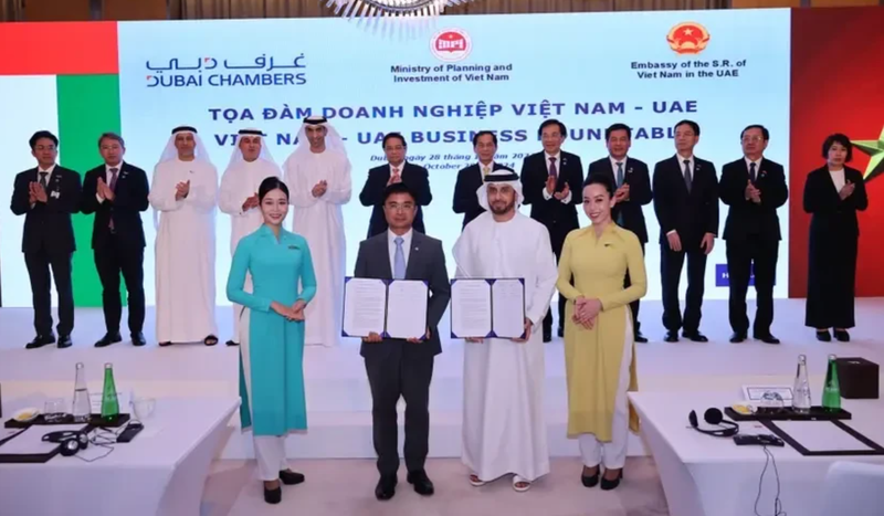 Vietnam Airlines signe des protocoles d'accord bilatéraux avec deux des plus grandes compagnies aériennes du monde, Etihad Airways et Emirates. Photo . VNA