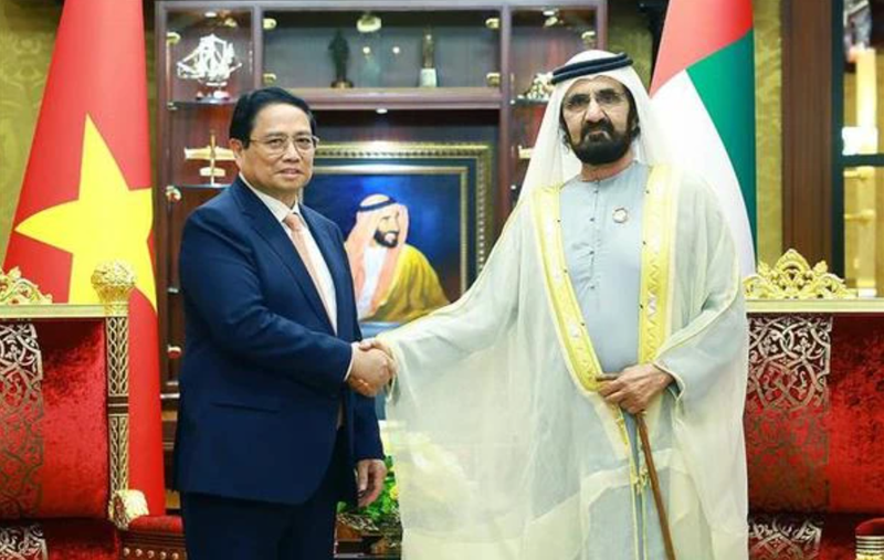 Le Premier ministre Pham Minh Chinh et le vice-président émirati et Premier ministre Mohammed ben Rashid Al Maktoum. Photo : VNA.