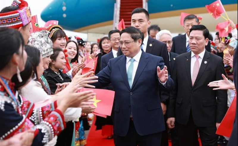 Le Premier ministre Pham Minh Chinh arrive à Kunming, entamant son voyage d'affaires en Chine. Photo : VNA.