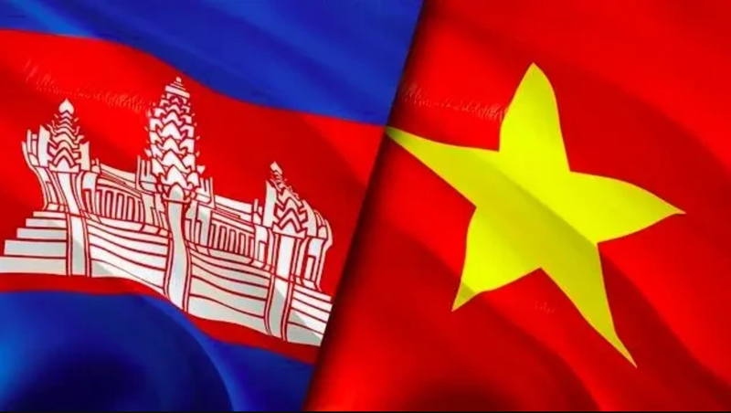 Les dirigeants vietnamiens félicitent le 71e anniversaire de la Fête nationale du Cambodge