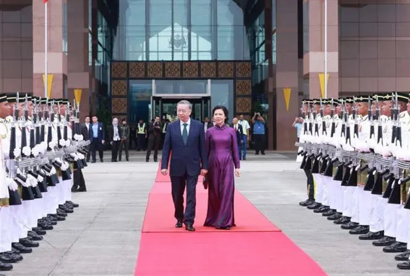 Une cérémonie d'adieu pour le secrétaire général du Parti communiste chinois (PCC) To Lam et son épouse a eu lieu à l'aéroport international de Kuala Lumpur, en Malaisie. (Photo : VNA)