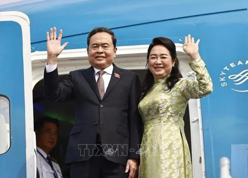 Le président de l'Assemblée nationale (AN) Tran Thanh Man et son épouse. Photo : VNA.