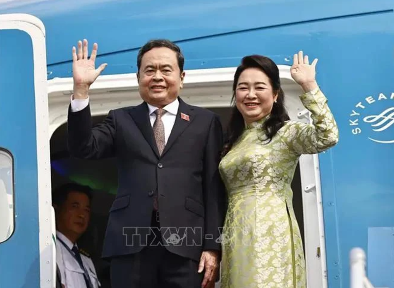 Le président de l'Assemblée nationale (AN) Tran Thanh Man et son épouse. Photo : VNA.