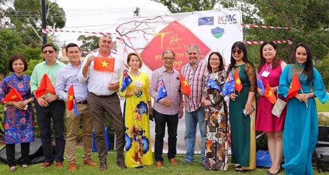 Des familles vietnamiennes en Australie. Photo: VNA