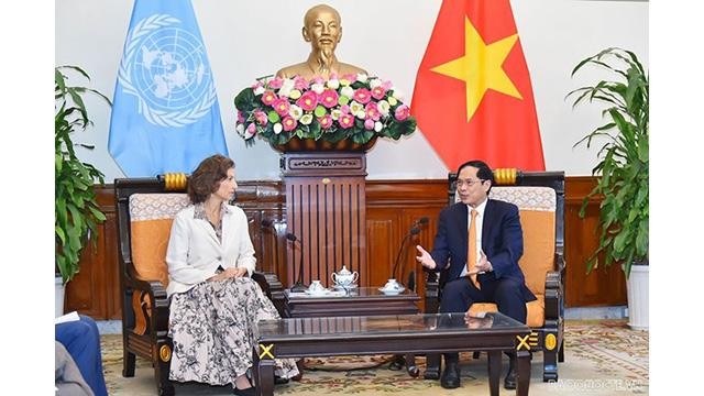 Le ministre des Affaires étrangères, Bui Thanh Son, et la Directrice générale de l’UNESCO, Audrey Azoulay. Photo: ministère des Affaires étrangères