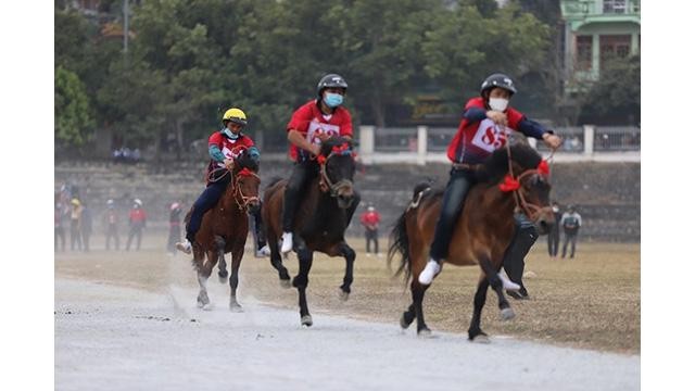 Tournoi traditionnel de courses de chevaux dans le quartier de Bac Hà. Photo : Internet.
