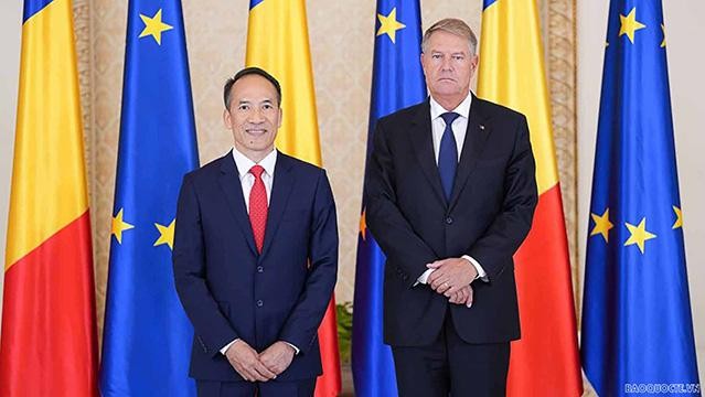 L’ambassadeur vietnamien, Dô Duc Thanh (à gauche). Photo : baoquocte.vn