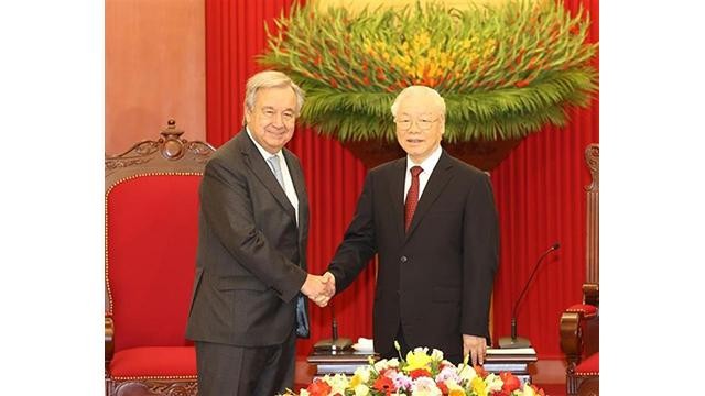 Le Secrétaire général du Parti, Nguyên Phu Trong (à droite), et le Secrétaire général des Nations Unies, António Guterres. Photo : VNA.