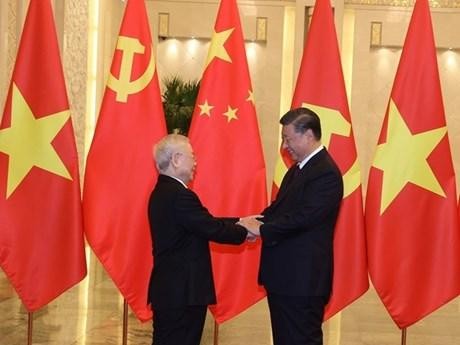 Le Secrétaire général du Comité central du Parti communiste du Vietnam Nguyen Phu Trong (à gauche) et le Secrétaire général du Comité central du Parti communiste chinois et Président chinois, Xi Jinping. Photo : VNA.