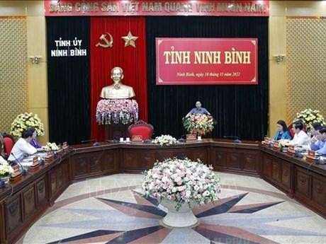 Le Premier ministre Pham Minh Chinh lors de la séance de travail avec la permanence du Comité du Parti de la province de Ninh Binh, le 18 novembre. Photo : VNA.