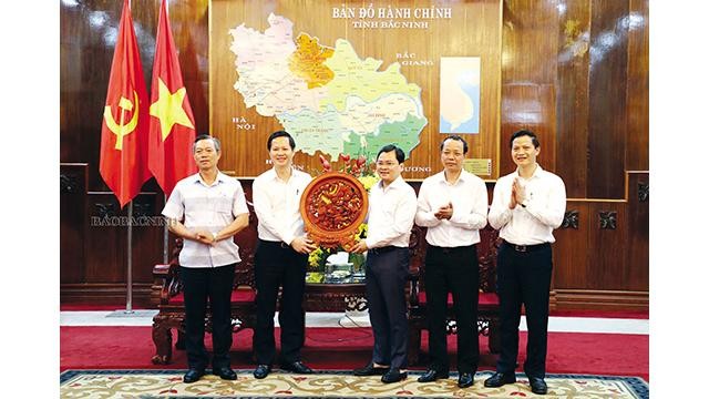 La délégation de Binh Thuân était conduite par Doàn Anh Dung, secrétaire adjoint du comité provincial du Parti de Binh Thuân. Photo : baobacninh.vn