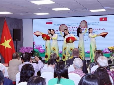  De la musique et des chants pour célébrer la Fête nationale de l’indépendance de la Pologne, à Hô Chi Minh-Ville. Photo : VNA.