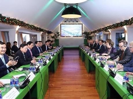 Panorama de la rencontre entre le Premier ministre vietnamien et de grandes entreprises néerlandaises. Photo : VNA.