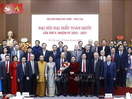 Les délégués et le comité exécutif de l'Association d'amitié Vietnam - Thaïlande pour le mandat 2022 - 2027. Photo : VNA.