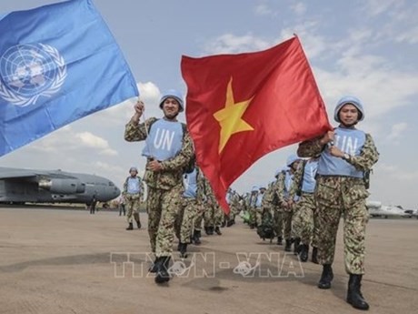Depuis sa participation aux opérations de maintien de la paix de l'ONU en juin 2014, le pays a envoyé plus de 500 officiers et soldats dans des points chauds en Afrique. Photo: VNA