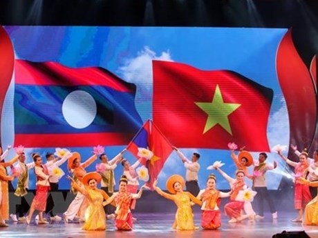 Cérémonie de remise des prix du concours sur l'histoire des relations spéciales entre le Vietnam et le Laos en 2022. Photo : VNA.