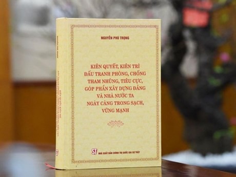 Le livre est intitulé "Lutter résolument et avec persévérance contre la corruption et les pratiques malsaines, contribuer à l’édification d'un Parti et d'un État vietnamiens de plus en plus sains et puissants". Photo : Maison d’Édition politique nationale "Su thât"
