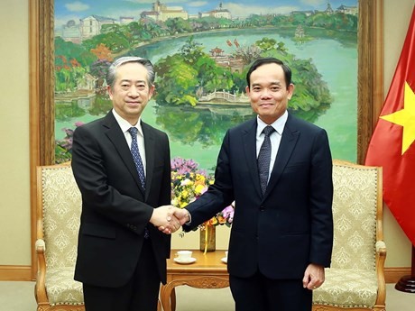 Le Vice-Premier ministre Trân Luu Quang (à droite) et l’ambassadeur de Chine au Vietnam, Xiong Bo. Photo : VGP.