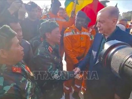 Le Président turc Tayyip Erdogan rencontre des forces internationales et des délégations d'assistance à Turquie à Hatay. Photo : VNA.