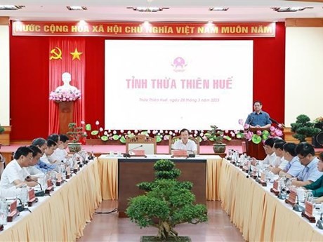 Le Premier ministre Pham Minh Chinh lors de la séance de travail avec la permanence du Comité du Parti de la province de Thua Thiên Huê. Photo : VNA.