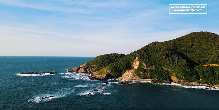 La mer autour de l'île de Thanh Lân renferme une biodiversité avec des écosystèmes typiques des mers tropicales. Photo : baoquocte.vn