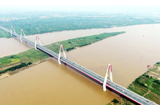 Jusqu'à présent, le pont Vinh Thinh est le plus long pont fluvial au Vietnam. Photo : Internet.
