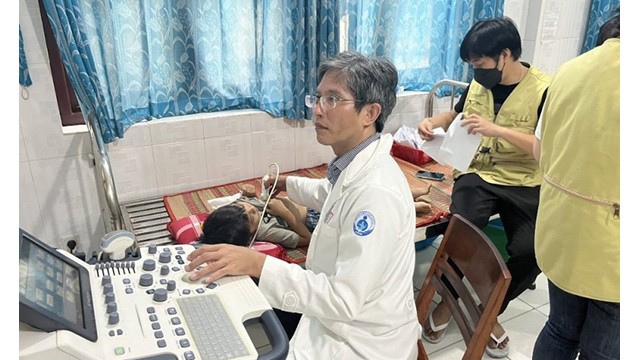 Dépistage des maladies cardiaques pour les enfants à Phu Quy. Photo : binhthuan.gov.vn