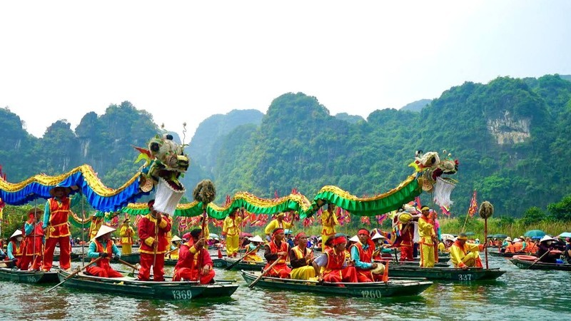 La danse du dragon sur la rivière au festival de Tràng An 2023. Photo : NDEL.