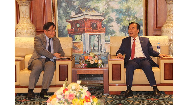 L'ambassadeur de Malaisie au Vietnam Dato' Tan Yang Thai (à gauche) et Ngô Sach Thuc, président de l'Association d'Amitié Vietnam - Malaisie (à droite). Photo : Thoidai.com.vn