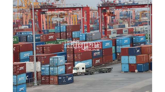 Les marchandises exportées et importés dans la zone portuaire de Hai Phong (au nord-est du Vietnam). Photo : haiquanonline.com.vn