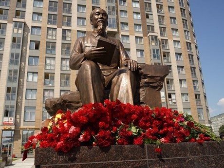 La statue eprésentant le président Hô Chi Minh à Saint-Pétersbourg, en Russie. Photo : VNA.