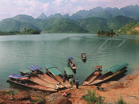 La beauté calme du lac de Quynh Nhai à Son La (Nord). Photo : CTV/CVN.