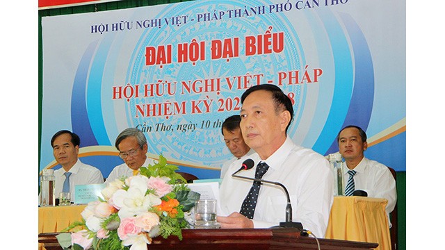 Le vice-président du Front de la Patrie du Vietnam de Cân Tho, Dinh Trung Truc, s'exprime lors de l'événement. Photo : thoidai.com.vn