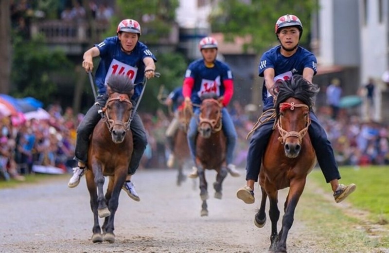La course de chevaux traditionnelle de Bac Hà. Photo : VNA/CVN 