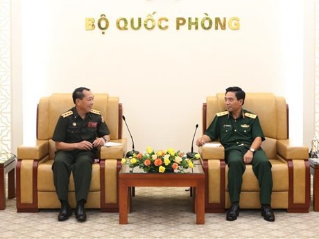 Rencontre entre le général de division Nguyen Doan Anh et le colonel Souban Phantavi. Photo: VNA