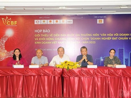 Conférence de presse pour annoncer le programme de reconnaissance des entreprises répondant aux normes de culture d'entreprise vietnamienne en 2023 et le forum national annuel "Culture et les entreprises". Photo : diendandoanhnghiep.vn