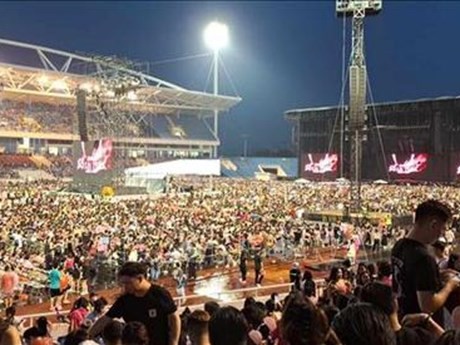 Concert du groupe de filles sud-coréennes Blackpink au stade national de My Dinh (dans la capitale Hanoï). Photo : VNA.