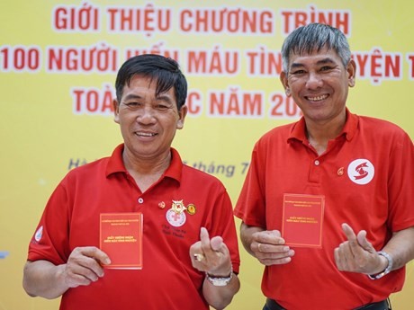 Trân Minh Men (gauche) et Lê Duc Lau Photo : tuoitre.vn