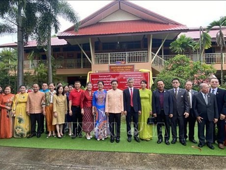 Les délégués au le Village de l'amitié thaï-vietnamienne dans la province de Nakhon Phanom. Photo : VNA