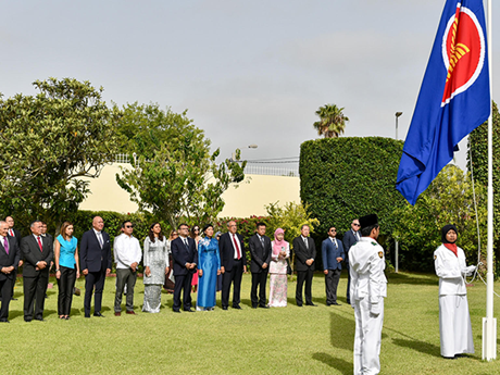 Cérémonie de lever du drapeau marquant le 56e anniversaire de l'ASEAN au Maroc. Photo: nhandan.vn