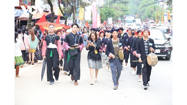 Diverses activités culturelles communautaires lors de la Semaine culturelle et touristique de Môc Châu 2023. Photo : VOV.