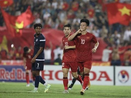 Thanh Nhan marque le 4e but pour l'équipe vietnamienne. Photo : VNA.