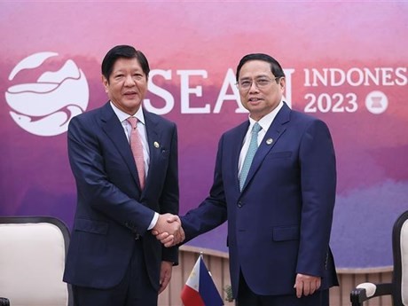 Le Premier ministre Pham Minh Chinh (à droite) et le Président philippin, Ferdinand Romualdez Marcos Jr. Photo : VNA.