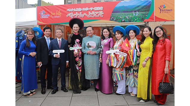 Les dirigeants du Ministère de la Culture, des Sports et du Tourisme et de la préfecture de Kanagawa lors du Festival de promotion touristique et culturelle du Vietnam à Kanagawa 2023. Photo : bvhttdl.gov.vn